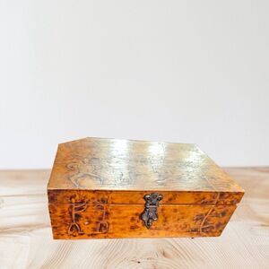 Vtg handcarved wooden box